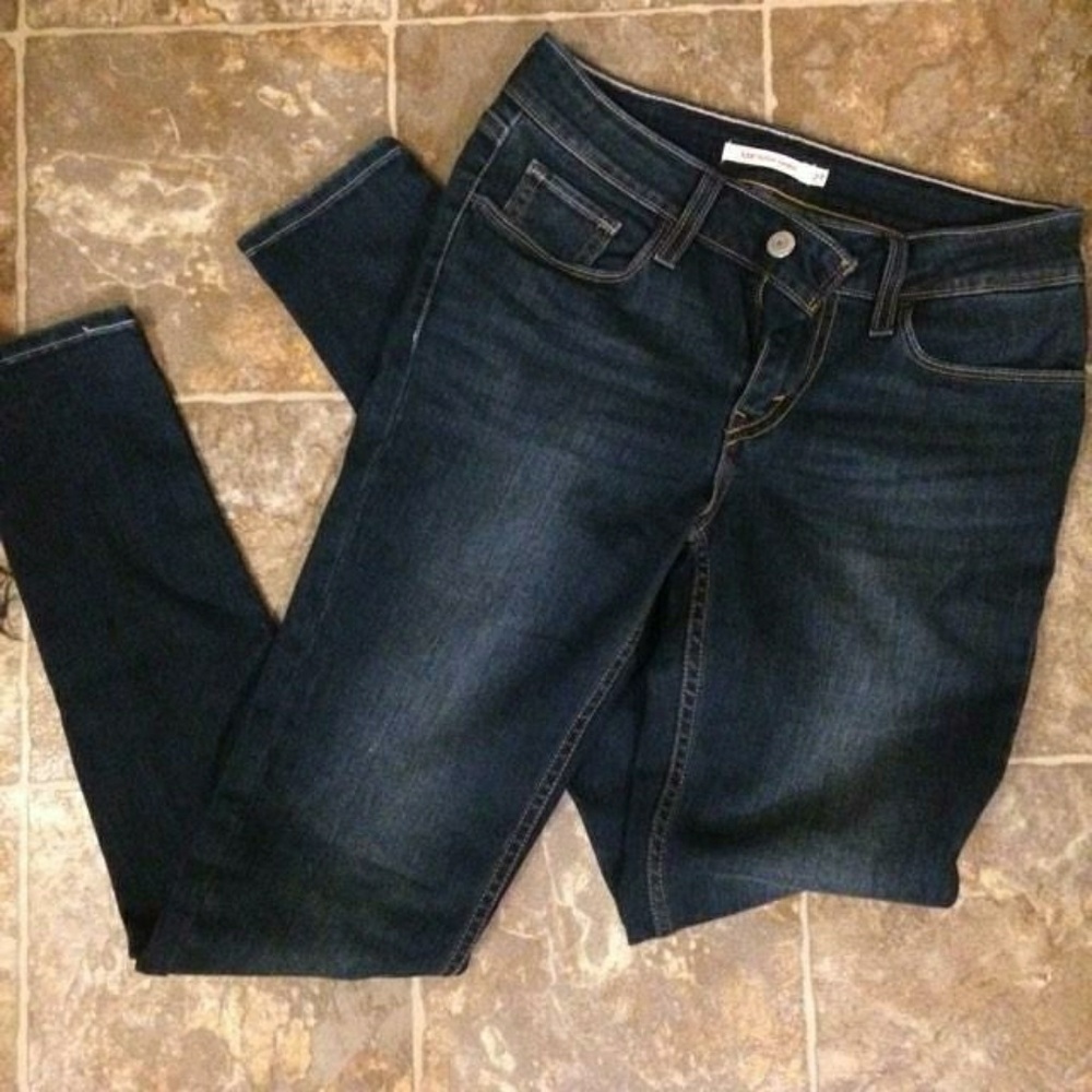 Levi dark wash skinny jeans